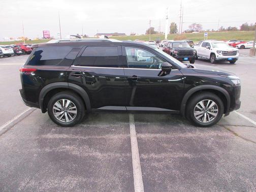 2022 Nissan Pathfinder SL 4WD