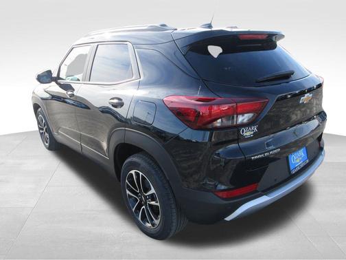 Mosaic Black Metallic 2026 Chevrolet Trailblazer LT