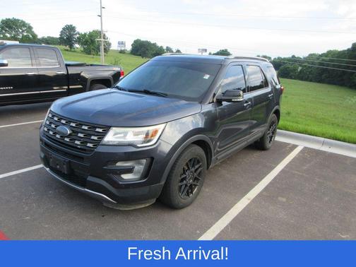 Blue Jeans Metallic 2017 Ford Explorer XLT