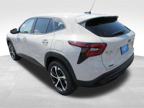 White Sand 2026 Chevrolet Trax 1RS