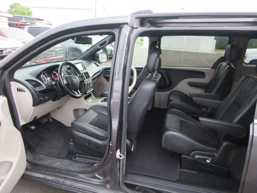 Granite Crystal Clearcoat Metallic 2020 Dodge Grand Caravan SXT