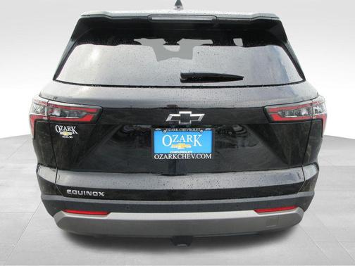 Mosaic Black Metallic 2026 Chevrolet Equinox LT
