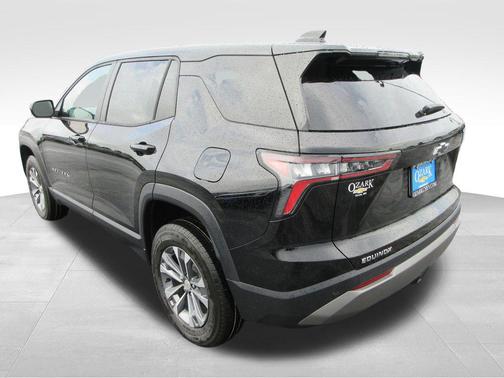 Mosaic Black Metallic 2026 Chevrolet Equinox LT