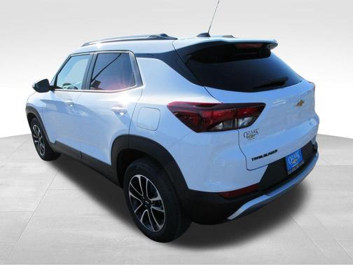 Summit White 2026 Chevrolet Trailblazer LT