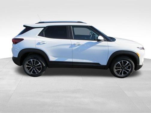 Summit White 2026 Chevrolet Trailblazer LT