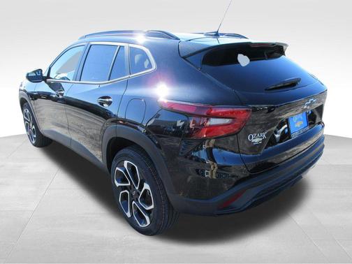 Mosaic Black Metallic 2026 Chevrolet Trax 2RS