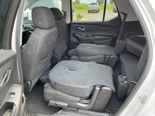 Iridescent Pearl Tricoat 2018 Chevrolet Traverse LT Cloth