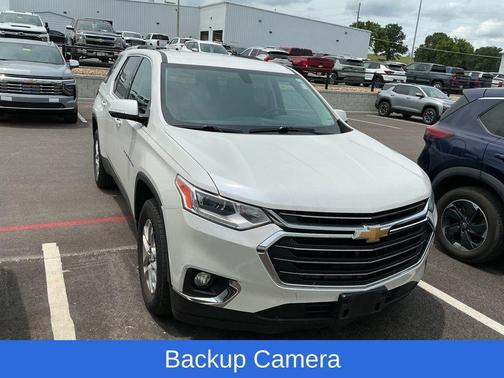 Iridescent Pearl Tricoat 2018 Chevrolet Traverse LT Cloth