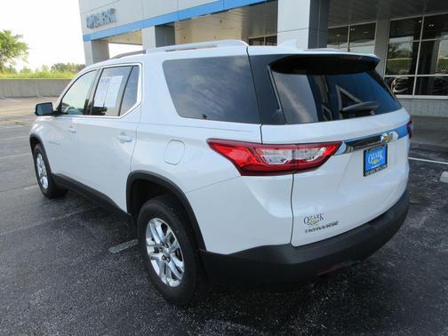 Iridescent Pearl Tricoat 2018 Chevrolet Traverse LT Cloth
