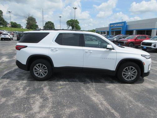 Summit White 2023 Chevrolet Traverse LT Cloth