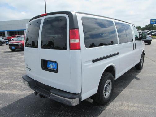 Summit White 2016 Chevrolet Express 3500 LT