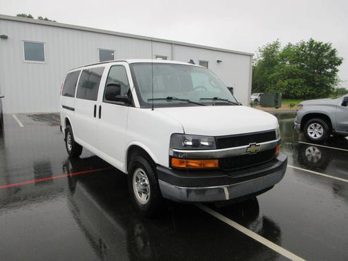Summit White 2016 Chevrolet Express 3500 LT