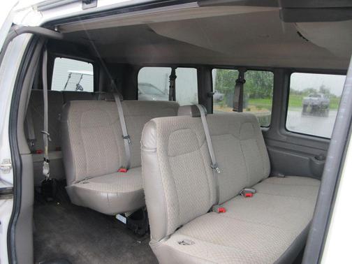 Summit White 2016 Chevrolet Express 3500 LT