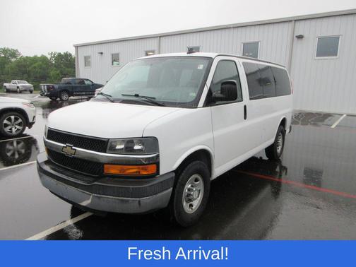 Summit White 2016 Chevrolet Express 3500 LT