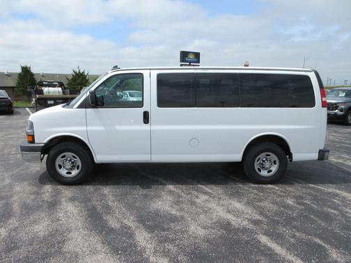 Summit White 2016 Chevrolet Express 3500 LT