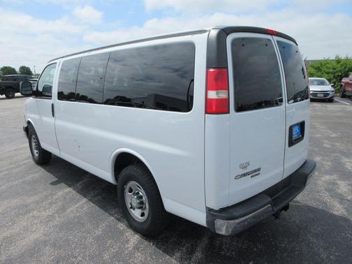 Summit White 2016 Chevrolet Express 3500 LT