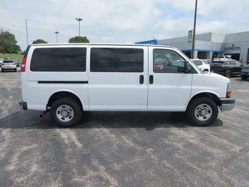 Summit White 2016 Chevrolet Express 3500 LT