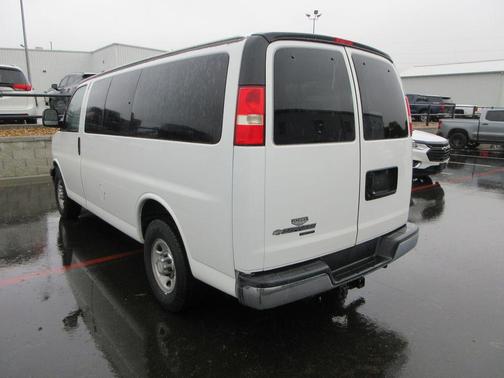 Summit White 2016 Chevrolet Express 3500 LT