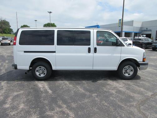 Summit White 2016 Chevrolet Express 3500 LT