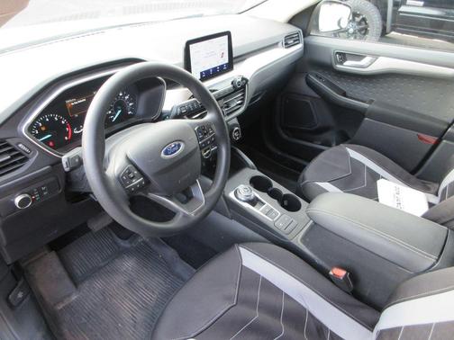 Oxford White 2020 Ford Escape SE
