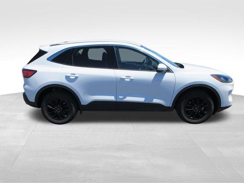 Oxford White 2020 Ford Escape SE