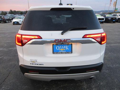 2017 GMC Acadia SLE-1