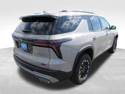 Sandstone Gray 2026 Chevrolet Traverse Z71
