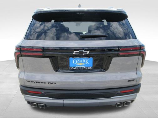 Sandstone Gray 2026 Chevrolet Traverse Z71