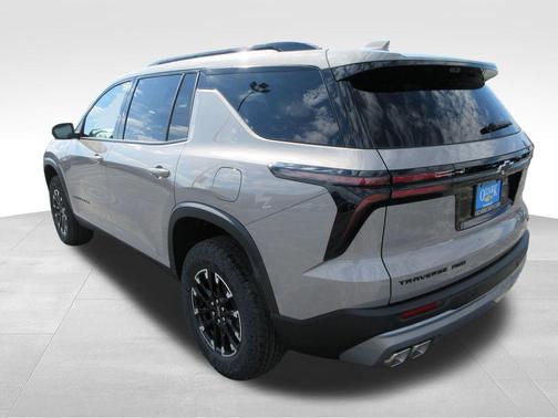 Sandstone Gray 2026 Chevrolet Traverse Z71