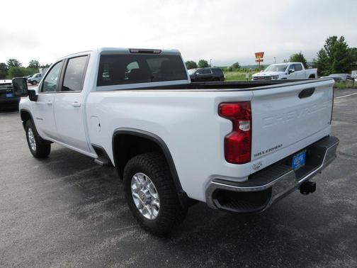 Summit White 2022 Chevrolet Silverado 2500 LT