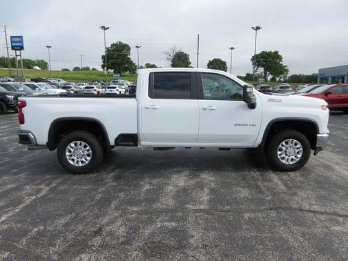 Summit White 2022 Chevrolet Silverado 2500 LT