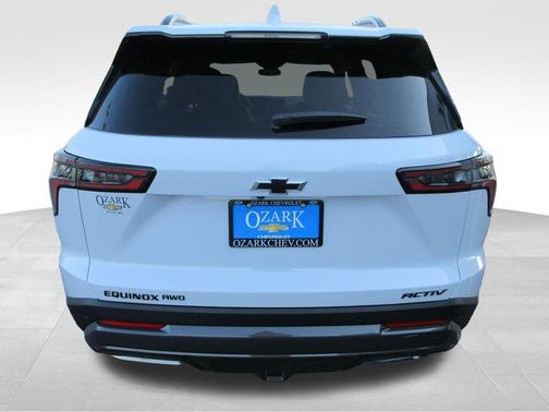 Polar White 2026 Chevrolet Equinox ACTIV