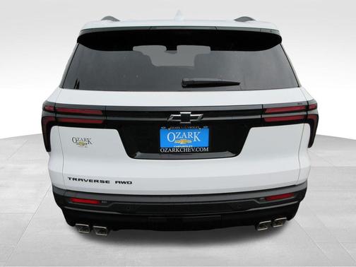 Summit White 2026 Chevrolet Traverse LT
