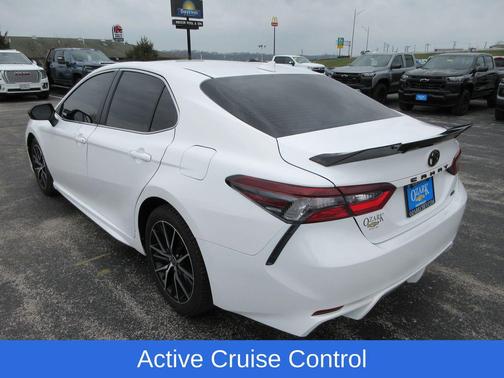 Wind Chill Pearl / Midnight Black Metallic 2021 Toyota Camry SE Nightshade