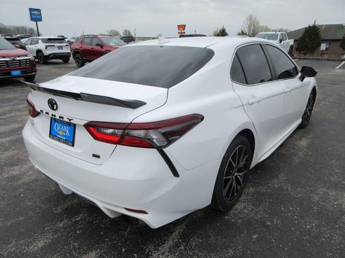Wind Chill Pearl / Midnight Black Metallic 2021 Toyota Camry SE Nightshade