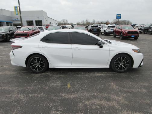 Wind Chill Pearl / Midnight Black Metallic 2021 Toyota Camry SE Nightshade