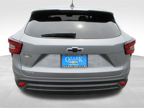 Sterling Gray Metallic 2026 Chevrolet Trax LS