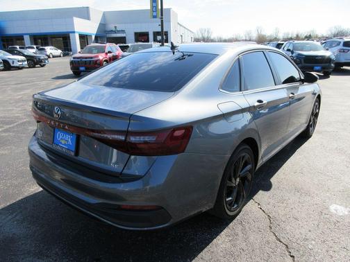 Platinum Gray Metallic 2025 Volkswagen Jetta 1.5T SE