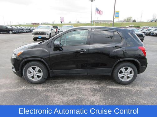 Mosaic Black Metallic 2021 Chevrolet Trax LS
