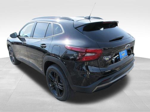 Mosaic Black Metallic 2026 Chevrolet Trax ACTIV