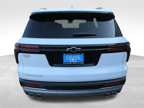 Polar White 2026 Chevrolet Traverse LT