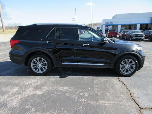 Black Metallic 2023 Ford Explorer Limited