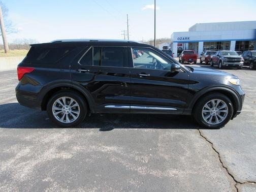 Black Metallic 2023 Ford Explorer Limited