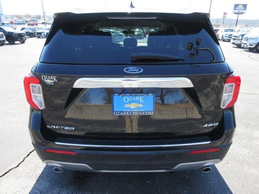 Black Metallic 2023 Ford Explorer Limited