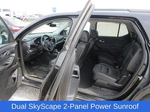 Mosaic Black Metallic 2021 Chevrolet Traverse Premier
