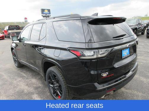Mosaic Black Metallic 2021 Chevrolet Traverse Premier