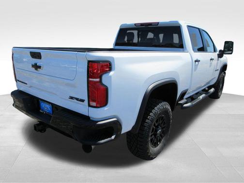 Summit White 2026 Chevrolet Silverado 2500 ZR2