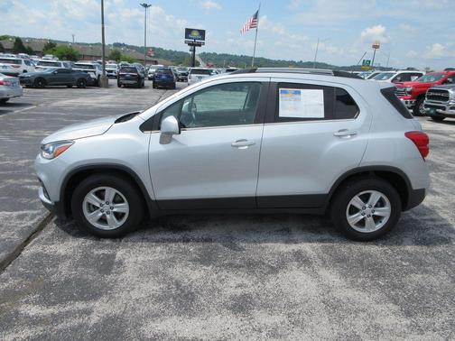 Silver Ice Metallic 2020 Chevrolet Trax LT