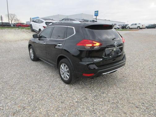 Magnetic Black 2017 Nissan Rogue SV