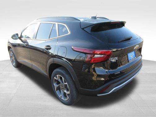 Mosaic Black Metallic 2026 Chevrolet Trax LT